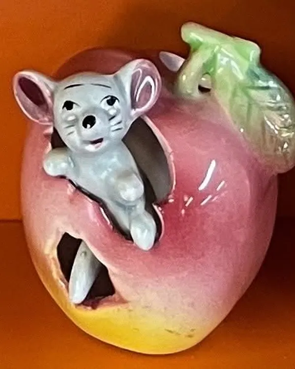Ceramic mouse-and-apple money box